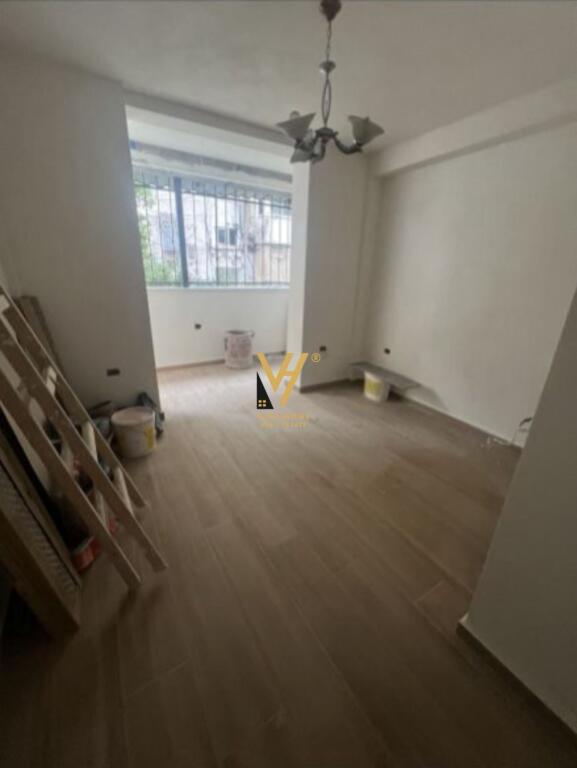 JEPET AMBIENT BIZNESI ME QERA SHESHI WILLSON 600 EURO