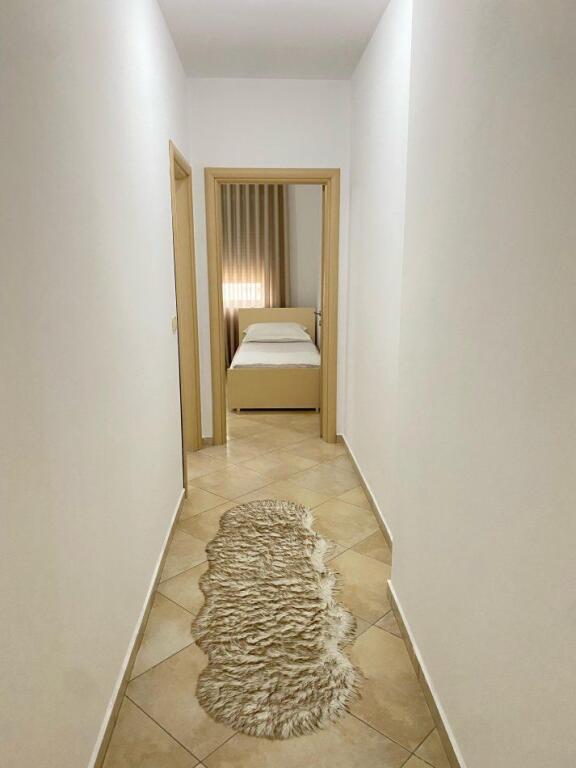 Jepet me qera apartament 2+1 Astir