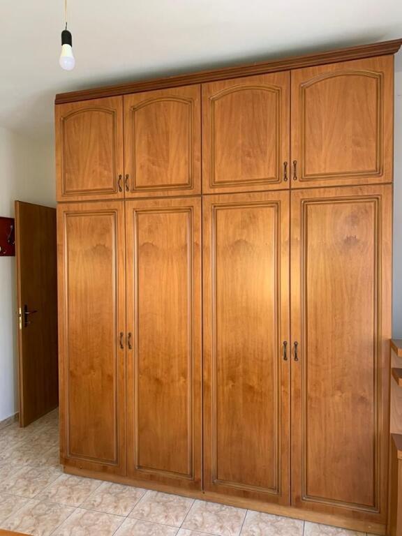 Jepet me qira apartament 2+1+2 tek zona e Kristal Centre!
