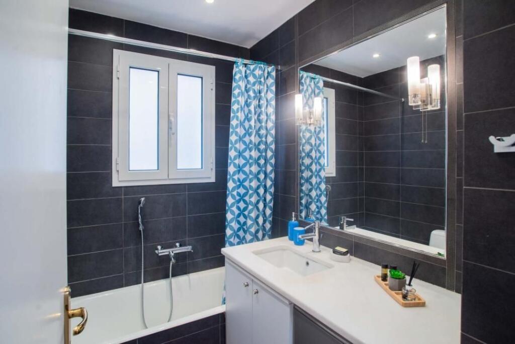 Locale In Affitto Presso Dritan Hoxha (ID BL2167) Tirane