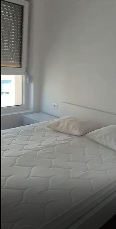Appartamento 1+1 in Affitto ad Ali Demi, Presso il Complesso Kadiu, Tirana 450 € /Mese