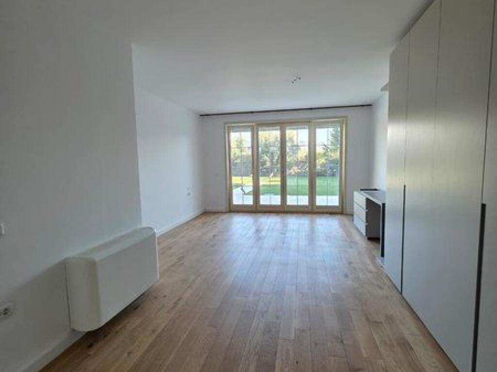 Shitet, Vile 3-Kateshe, Lunder, Tirane.