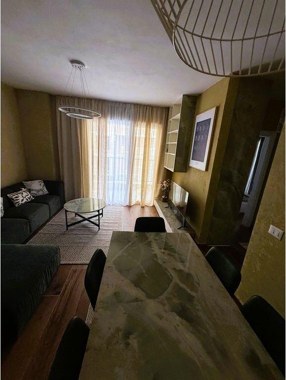 Jepet me qira apartament 2+1+2 me 2 poste parkimi“QTU”, Tiranë! 650 € /Muaj