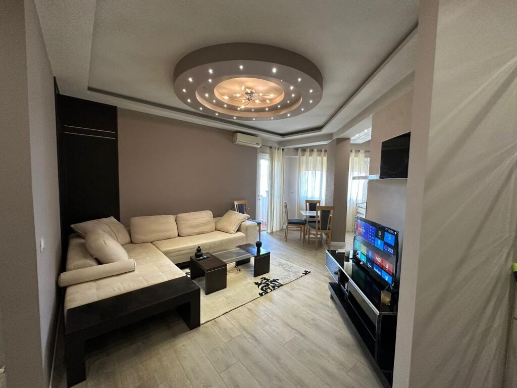 Jepet Me Qera Apartament 1+1+1 Ballkon