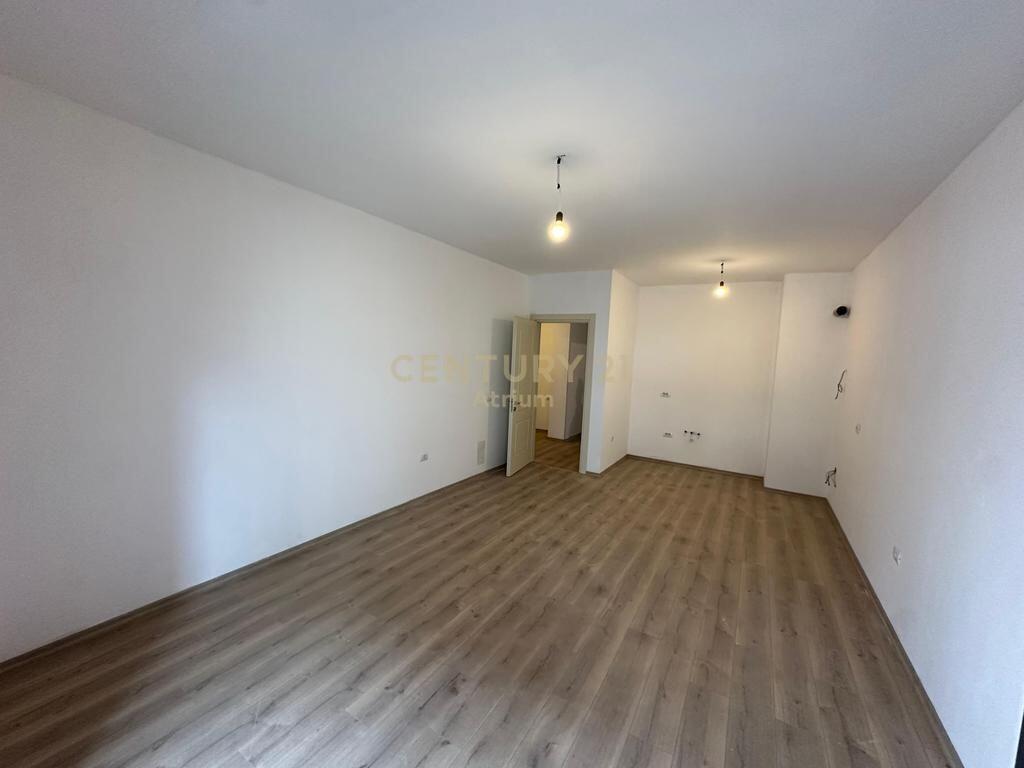 SHITET APARTAMENT 2 + 1 + 2 + POST PARKIMI NE KINOSTUDIO ! 195,000 €