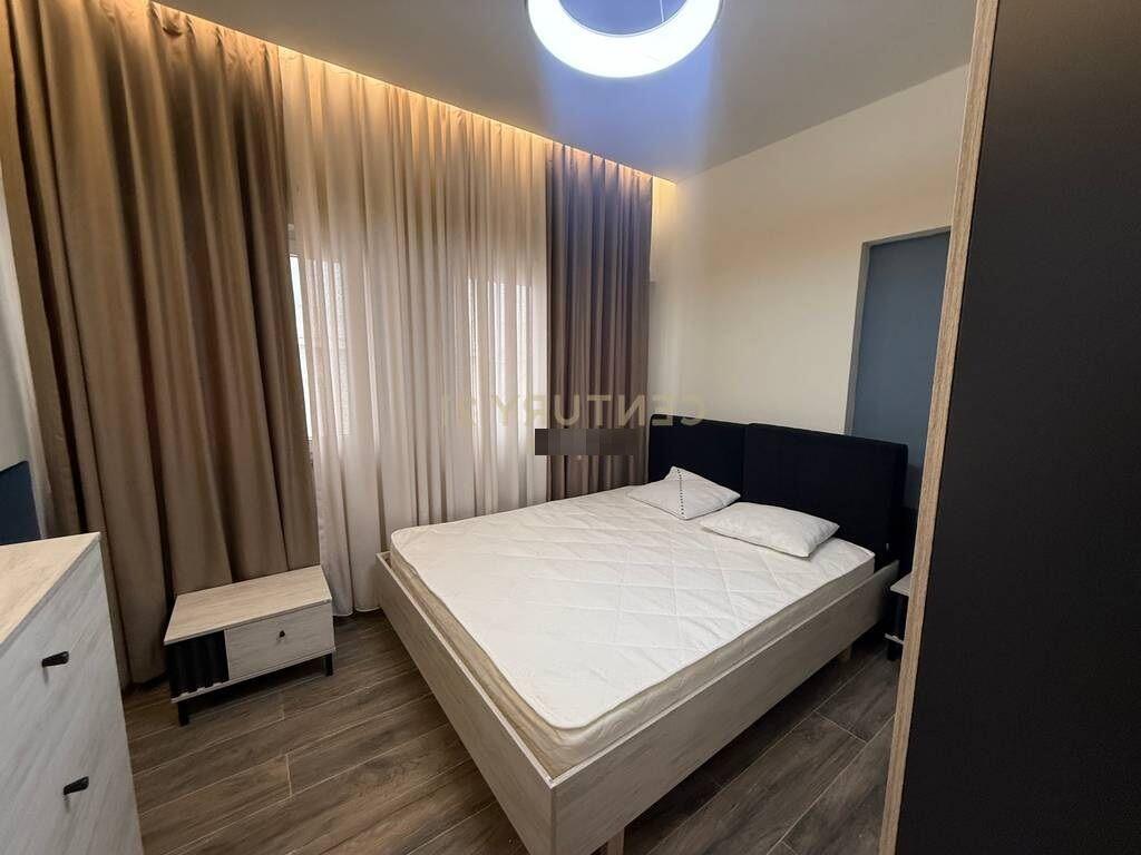 APARTAMENT 2+1 PER QIRA NE RRUGEN E BARRIKADAVE