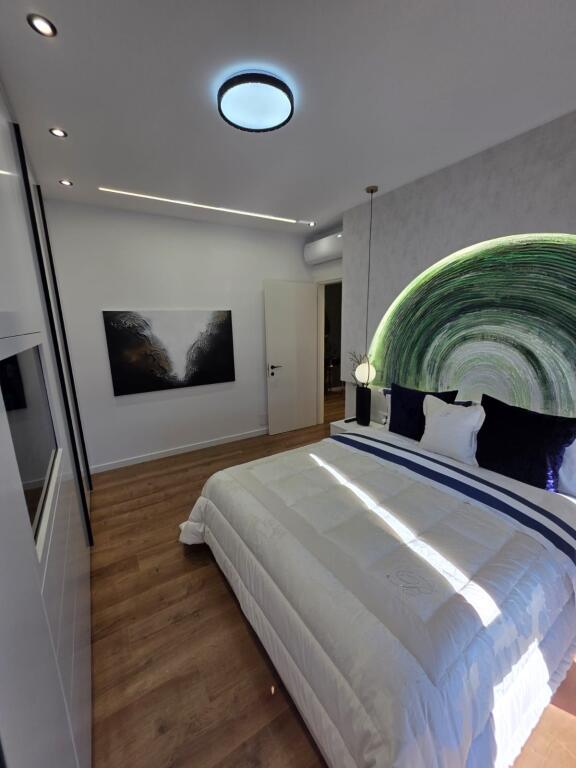 Shitet Apartament 2+1 Tek 21 dhjetori