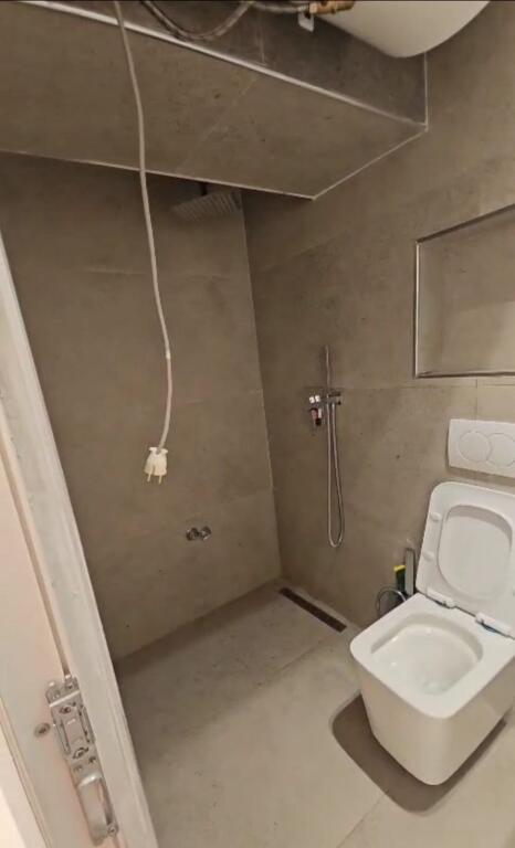 1+1 bosh ME QERA PER BIZNES - RRUGA QEMAL STAFA 50.000 leke