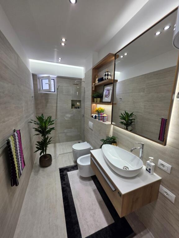 Shitet Apartment 2+1 Tek 21 dhjetori