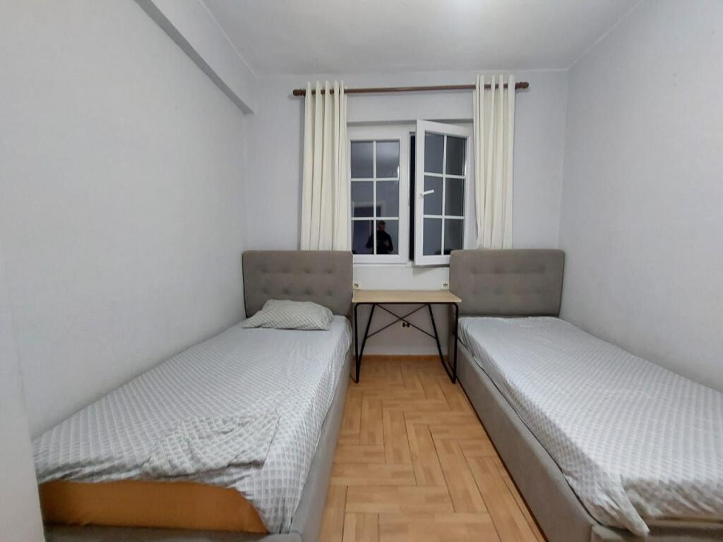 Appartamento 2+1, a 21 Dhjetori, Via Kavaja, 700 euro/mese