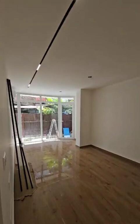 1+1 bosh ME QERA PER BIZNES - RRUGA QEMAL STAFA 50.000 leke