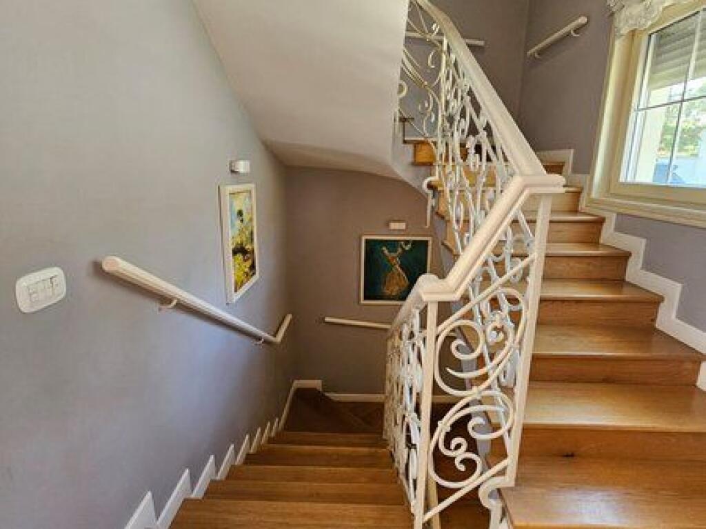 Shitet, Vile 3-Kateshe, Lunder, Tirane.