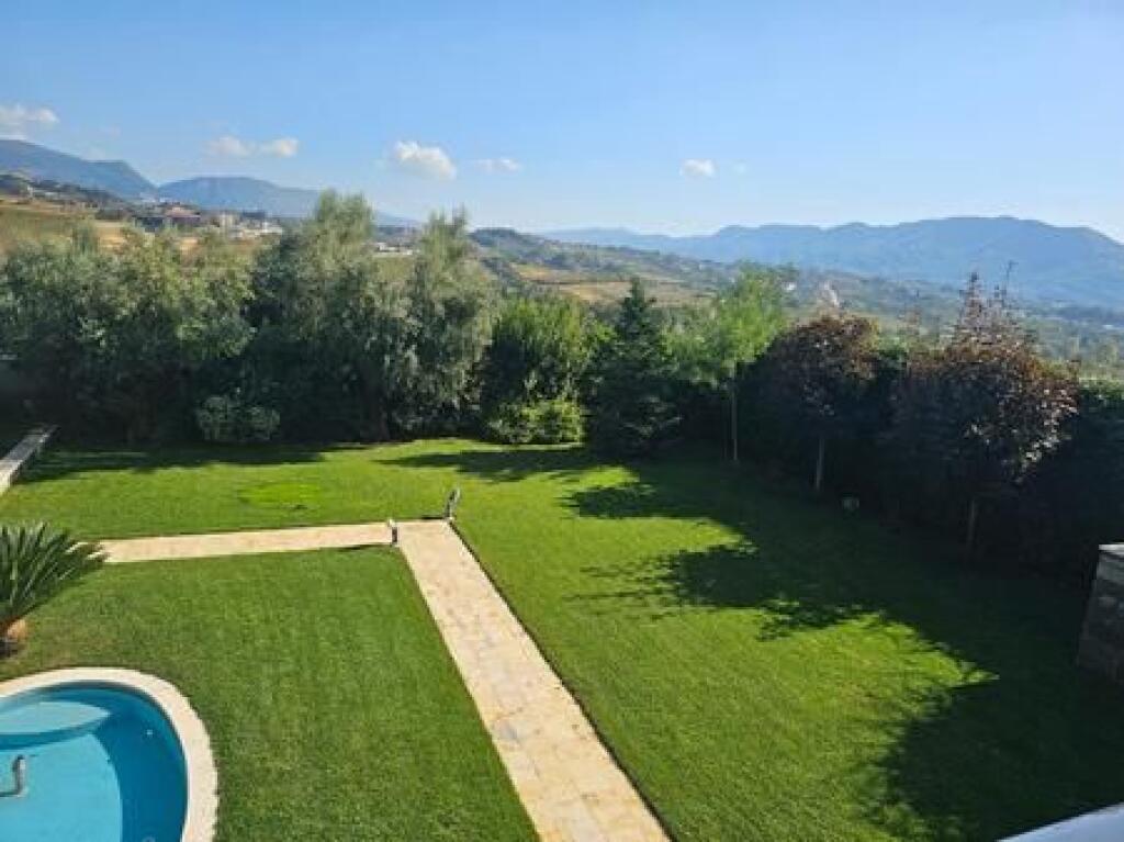 Shitet, Vile 3-Kateshe, Lunder, Tirane.