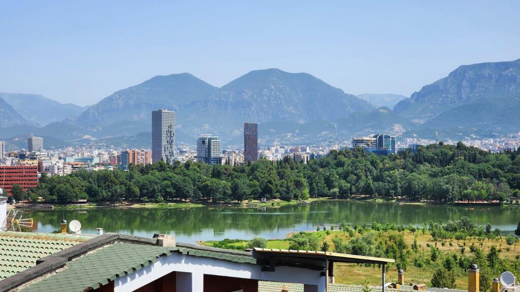 Attico in affitto presso il Lago Artificiale di Tirana