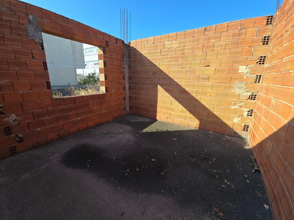 SHITET NDERTESE 1 KATESHE KARABINA NE KENETE DURRES