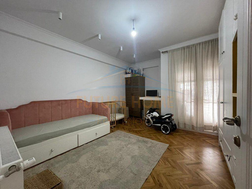 Shitet, Apartament 2+1+2+Post Parkimi, 21 Dhjetori, Tiranë