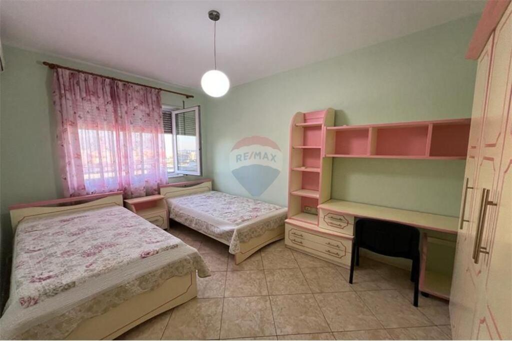 Jepet me qira apartament 3+1+2 me verande