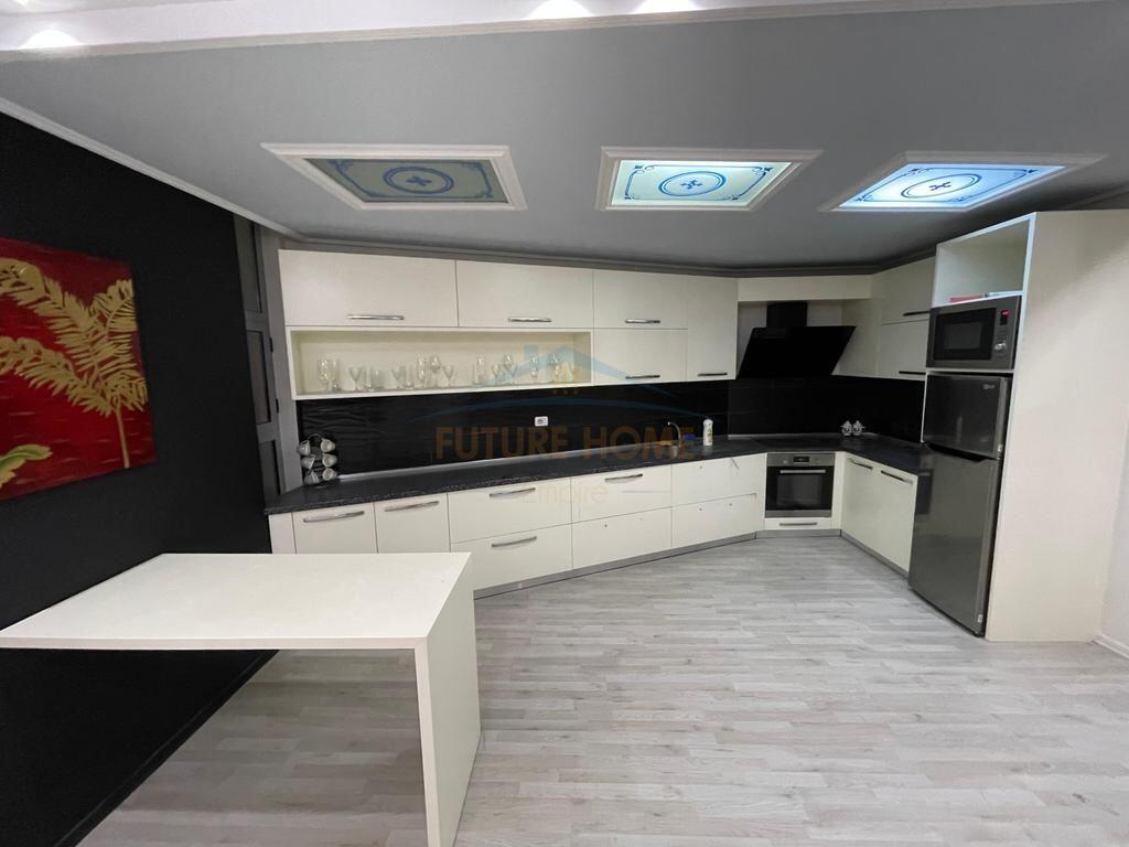 Vendesi Appartamento 2+1+2+ Veranda, Palazzo con Freccia