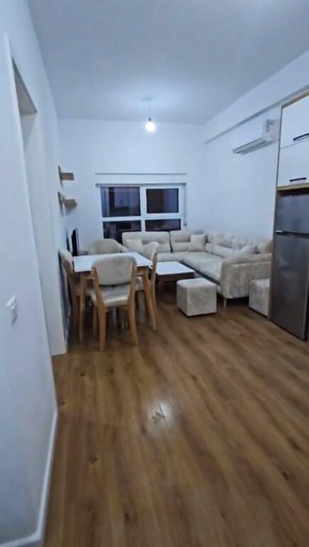 🏢Ne zonen e Ali Demit,Rezidenca Kadiu jepet me qera apartament 1+1,i sapo mobiluar.45,000Leke    