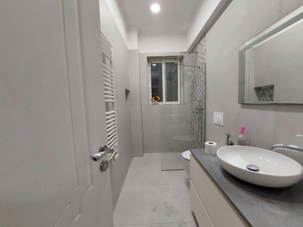 Appartamento 2+1, a 21 Dhjetori, Via Kavaja, 700 euro/mese