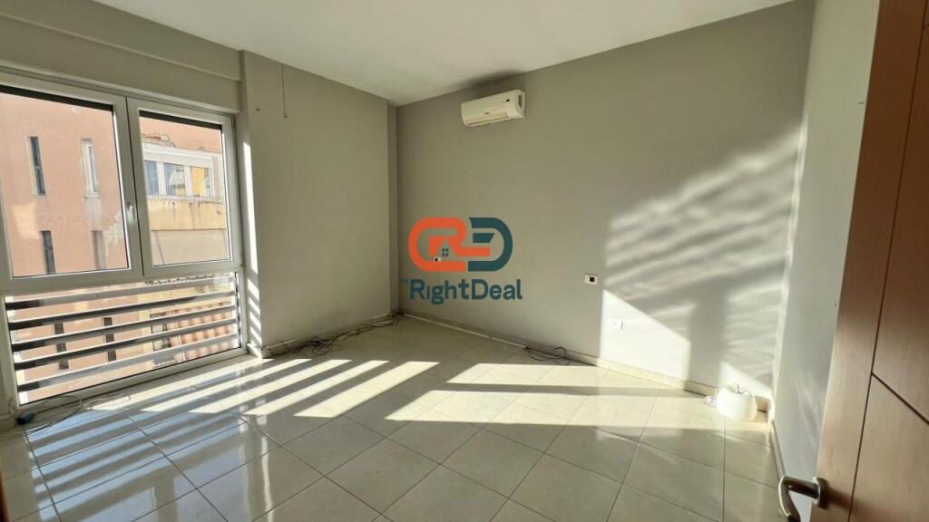 In Via Bogdaneve, Spazio Ufficio in Affitto per Diversi Tipi di Attività!