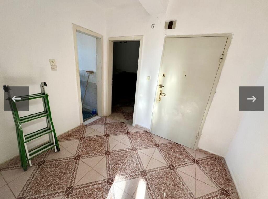 Shitet apartament 2+1,pak m nga shetitorja”Josif Budo”,Kavaje