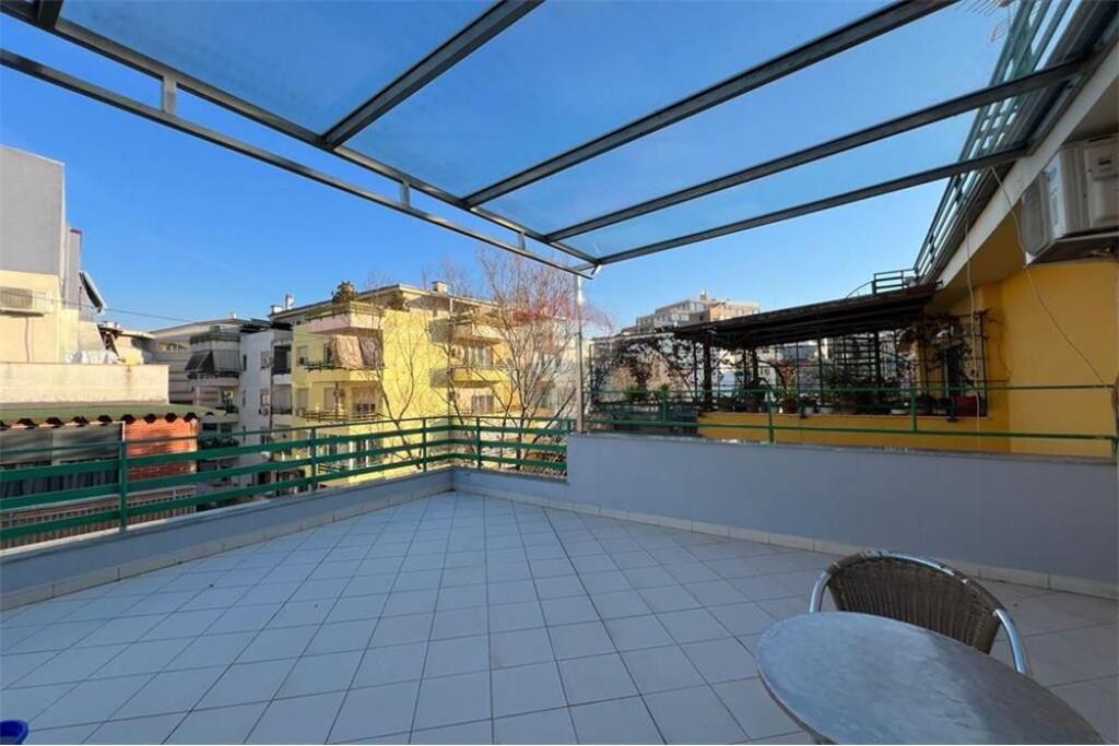 Jepet me qira apartament 3+1+2 me verande