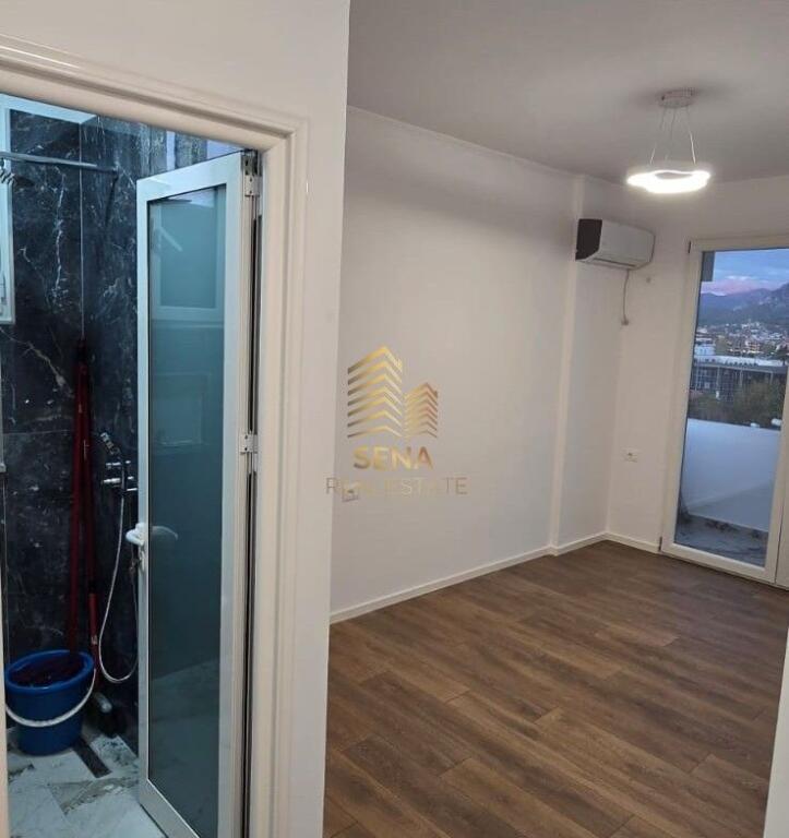Shitet, Apartament 2+1+2tualete+Blk, Stacioni i Trenit, 218.000 Euro