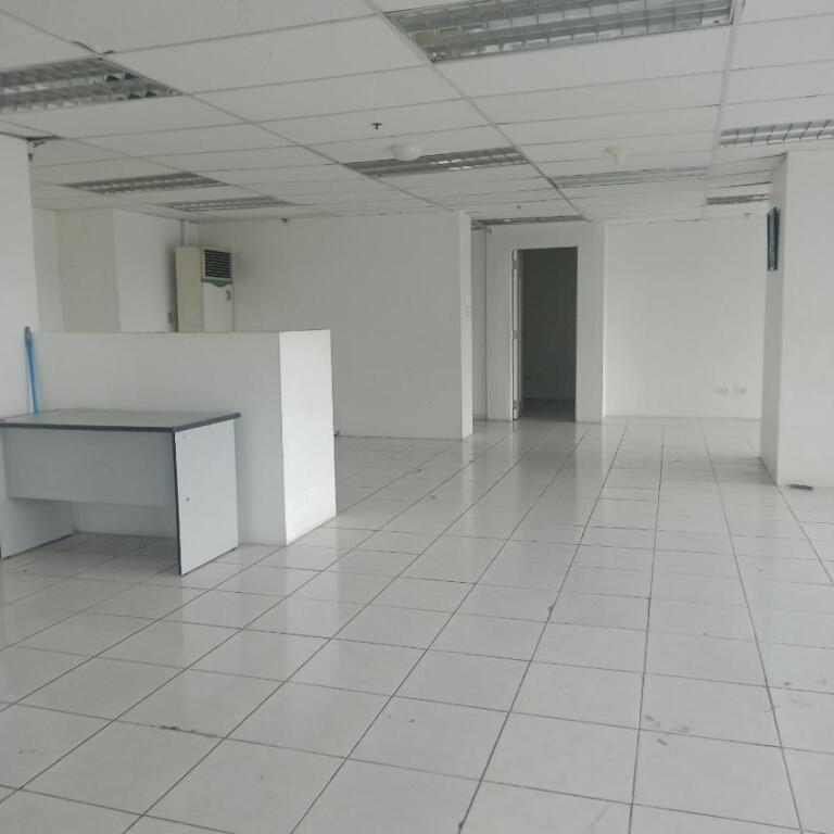 Locale In Affitto Presso Dritan Hoxha (ID BL2167) Tirane