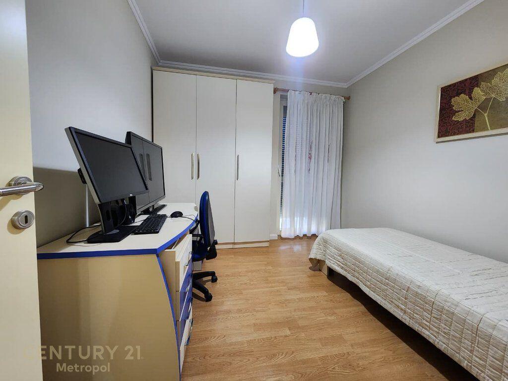 Shitet Apartament 2+1+2, Bulevardi i Ri 380,000 €