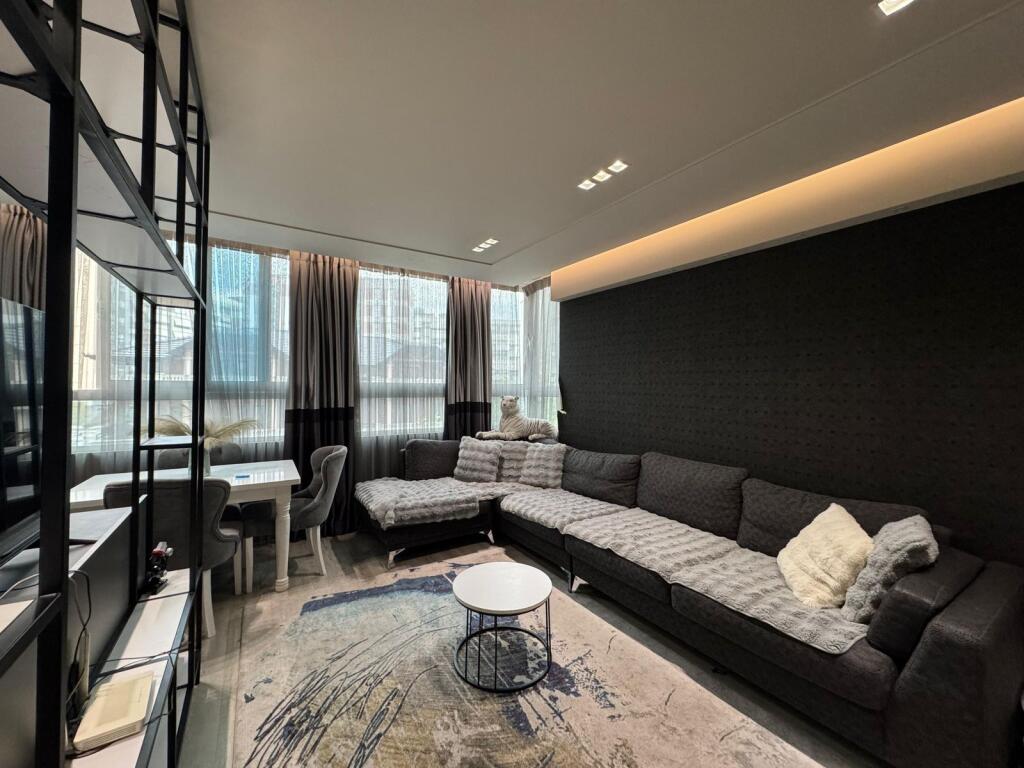 Apartament 2+1 per shitje tek Komuna e Parisit.