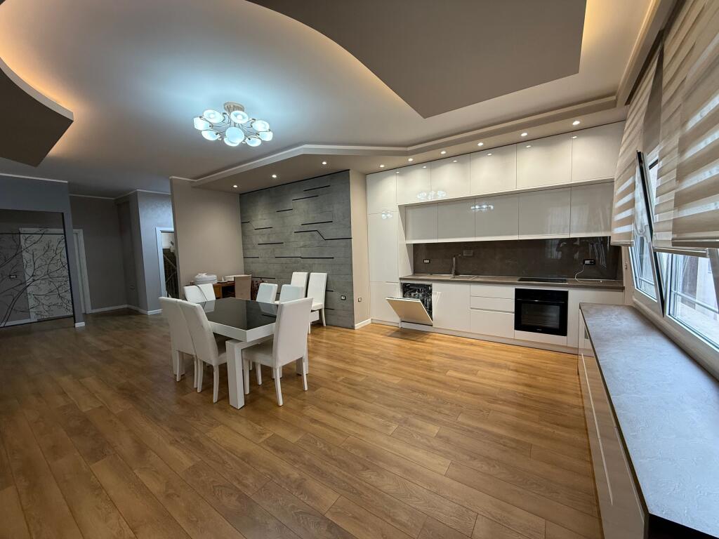 Apartament kat vile 4+1 për Qira