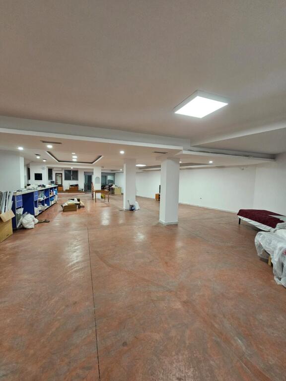 Magazine 450 m2, Jordan Misja!