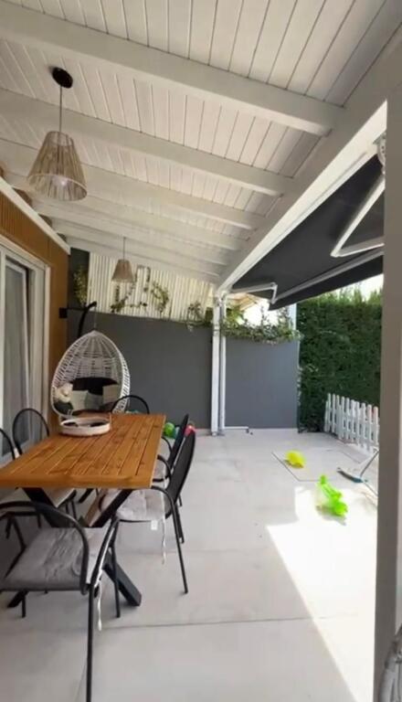 Shitet Super Vile , Lura 3, Gjiri Lalezit