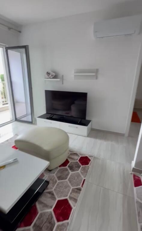 For rent 1+1 ZOGU I ZI OPPOSITE RING CENTER 650€