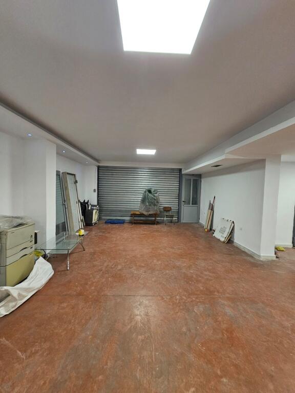 Magazine 450 m2, Jordan Misja!