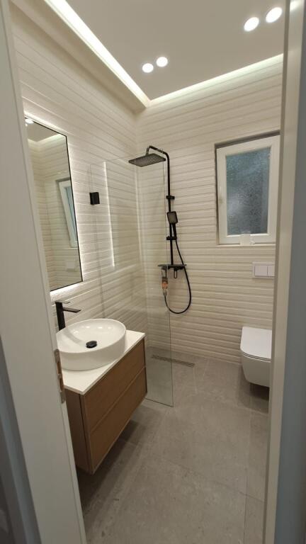 APARTAMENT ME QIRA 3+1+2 PRANE KOPSHTIT BOTANIK