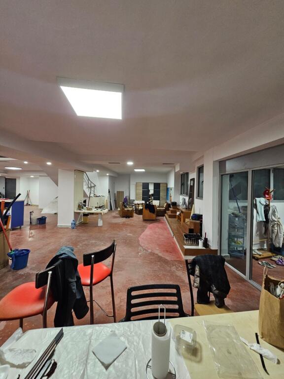 Magazine 450 m2, Jordan Misja!