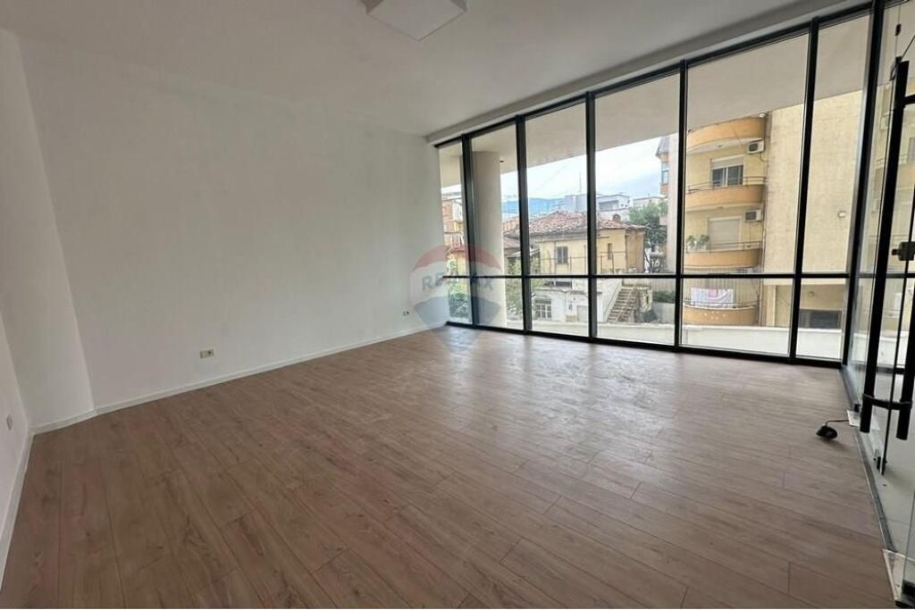 Ambjent zyre tek Mine peza