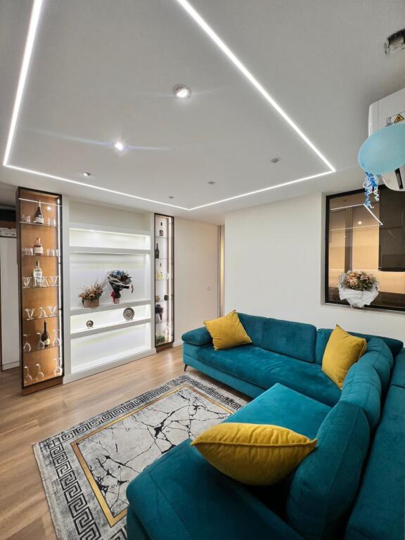 Jepet  me qera apartamenti 2+1 te Ish Fusha e Aviacionit 65.000 Leke(bruto)
