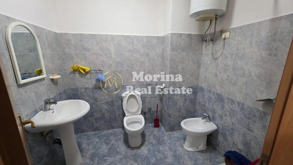 Shitje, Apartament 2+1+2wc, Prane Pazarit te Ri- Zyrat e Punes, 220.000 euro
