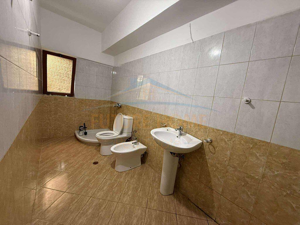 Qera , Apartament 2+1+2 , Rruga Reshit Maloku , te Bulevardit të Ri. 400 €,UNA58303