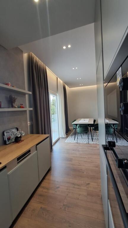 APARTAMENT ME QIRA 3+1+2 PRANE KOPSHTIT BOTANIK