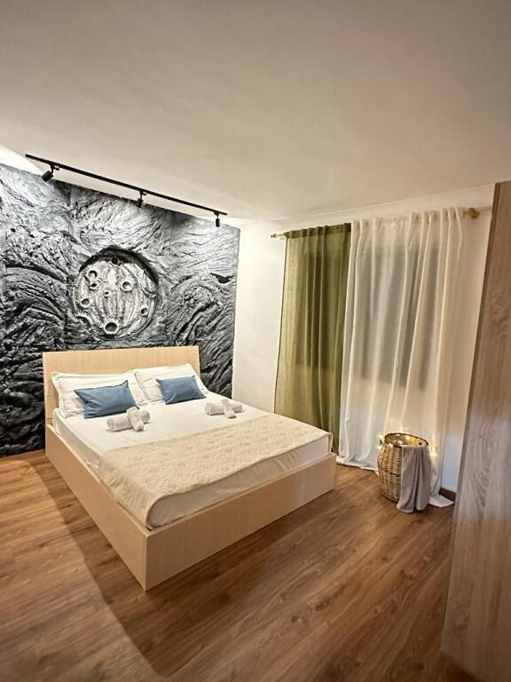 Treni Jepet Apartament 2+1 Me Qera