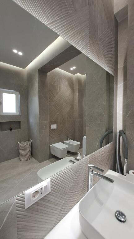 APARTAMENT ME QIRA 3+1+2 PRANE KOPSHTIT BOTANIK