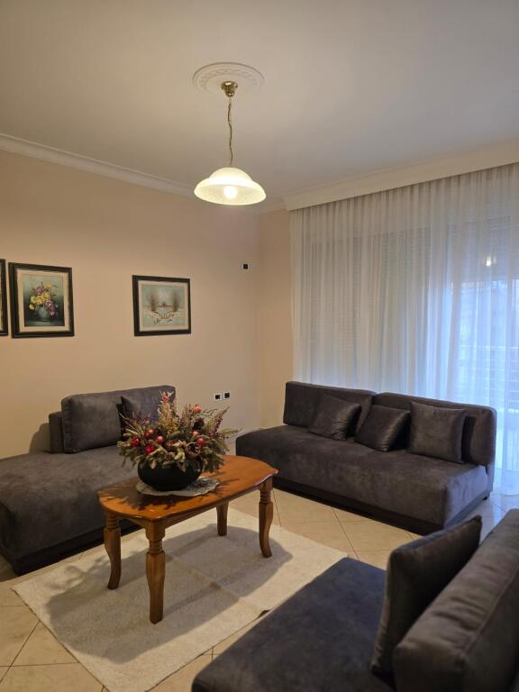 Ap 2+1+2 me qira ne Bllok