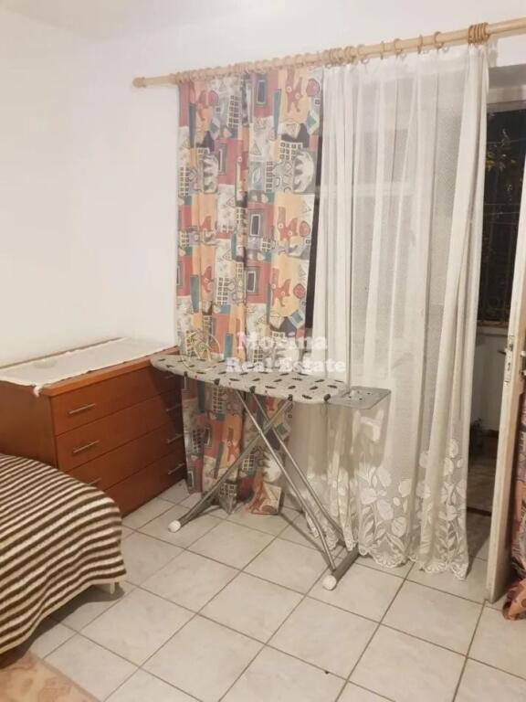 Qera, Apartament 1+1 Rruga 5 Maji 350 euro/ muaji