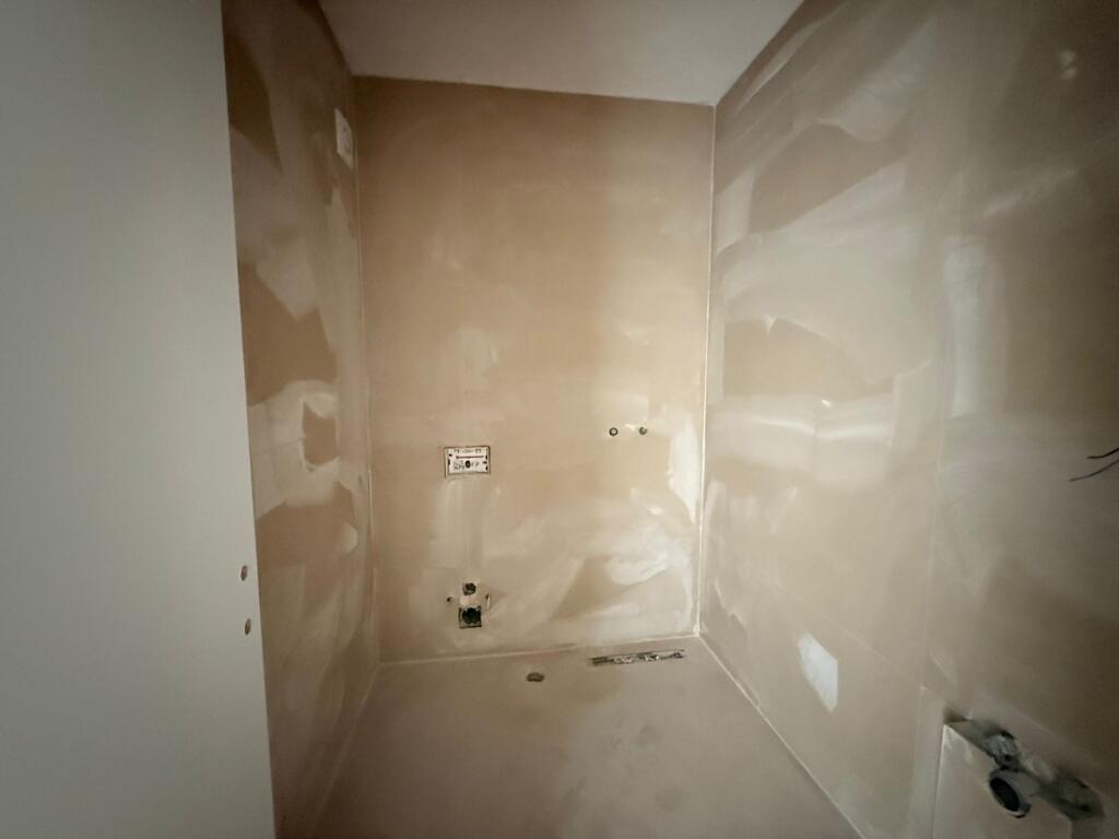 Shitet Apartament 2+1 ,Tek Kompleksi Turdiu