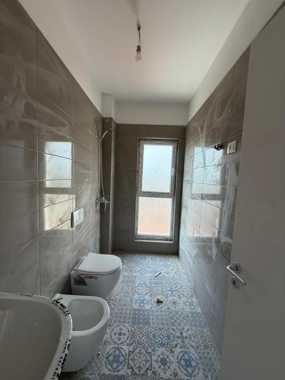 Shitet Apartament 1+1 – Kompleksi “Aura”, Laprakë