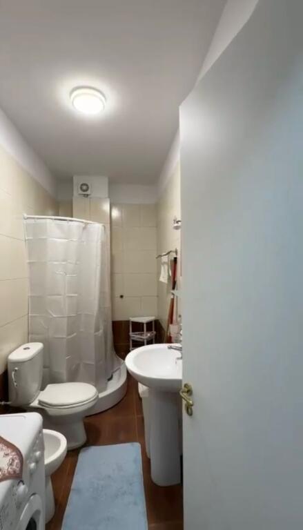 🏡 Apartament 2+1 për Qira – pranë Kristal Center, Tiranë